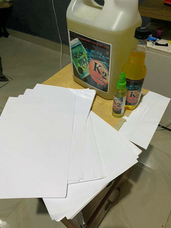 Kaufen Sie Bizarro Fluid K2 auf Papier